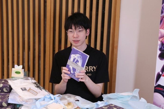 AL分享Hope返图：王哥的周年礼物开箱来啦 一年两度青青草原大会